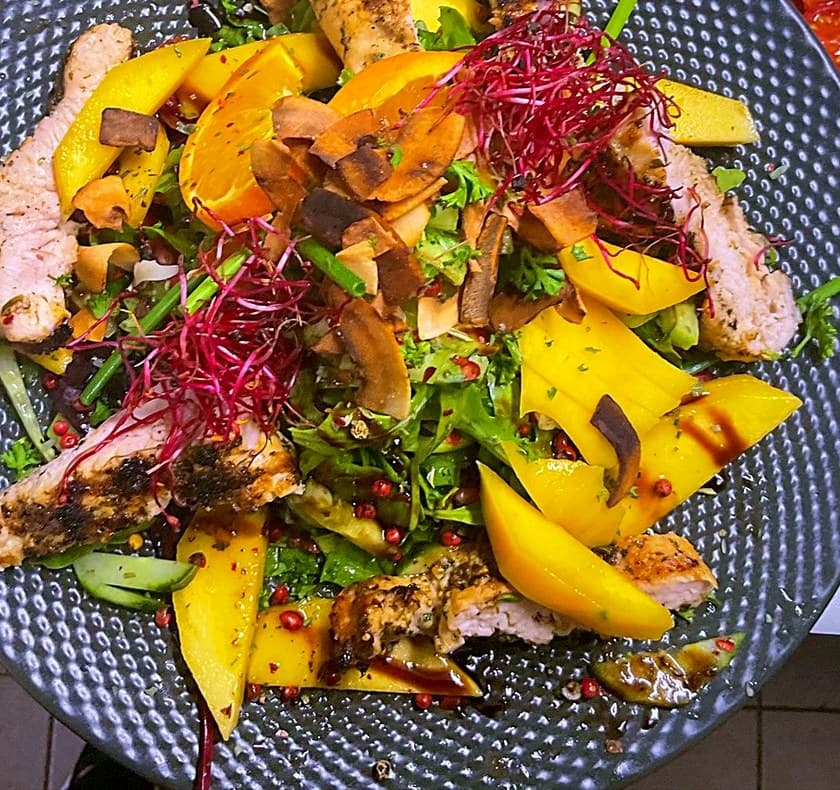 Salat mit Putenstreifen